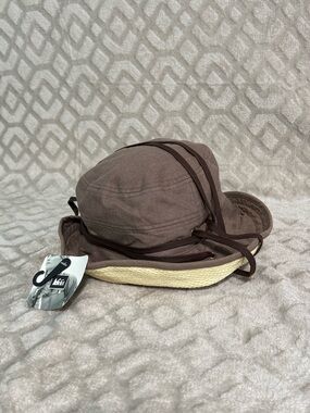 REI Co-op Women’s Linen Blend Reversible Sun Bucket Hat